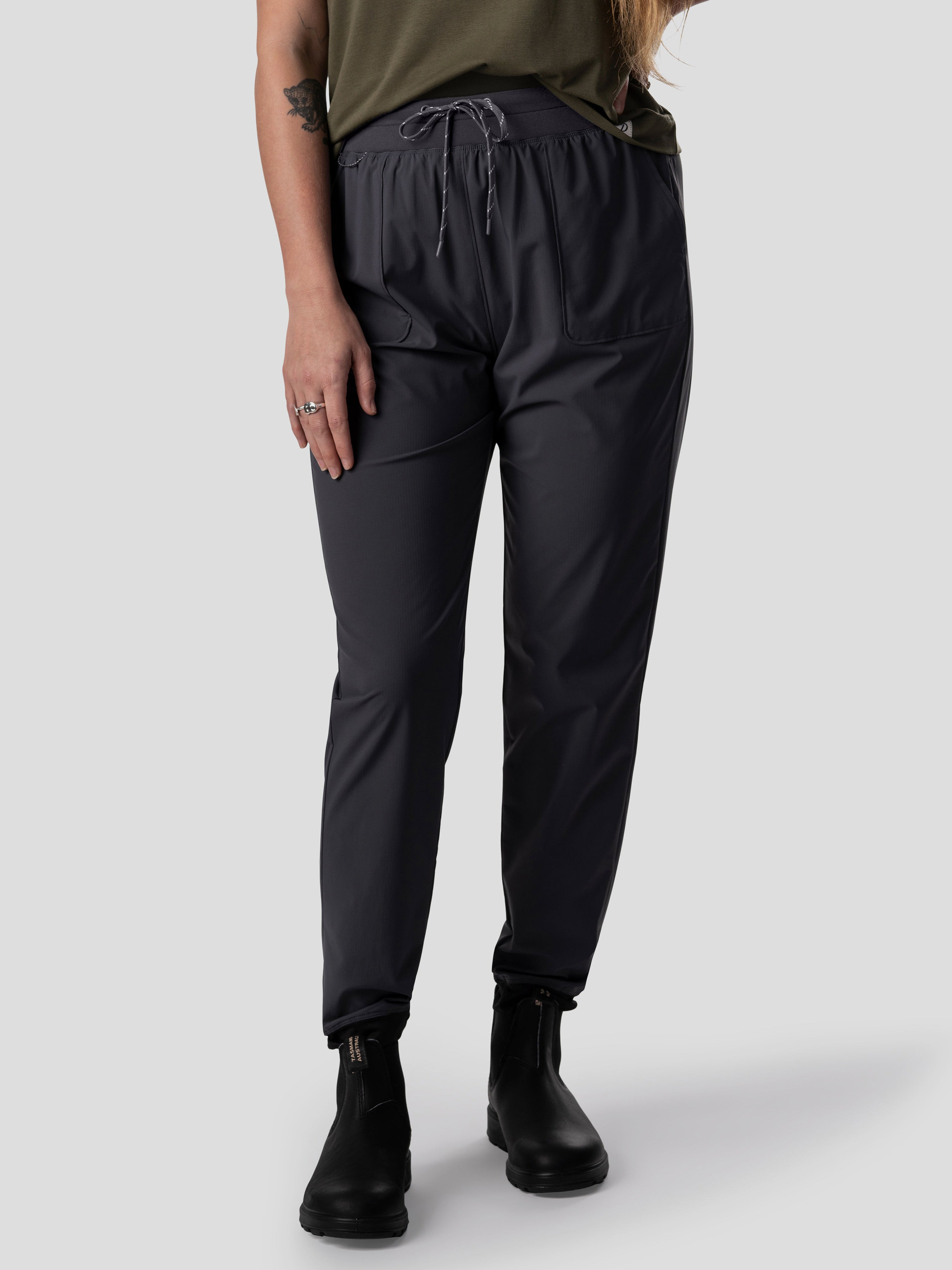 W's Airflow Windshell Jogger - Charcoal