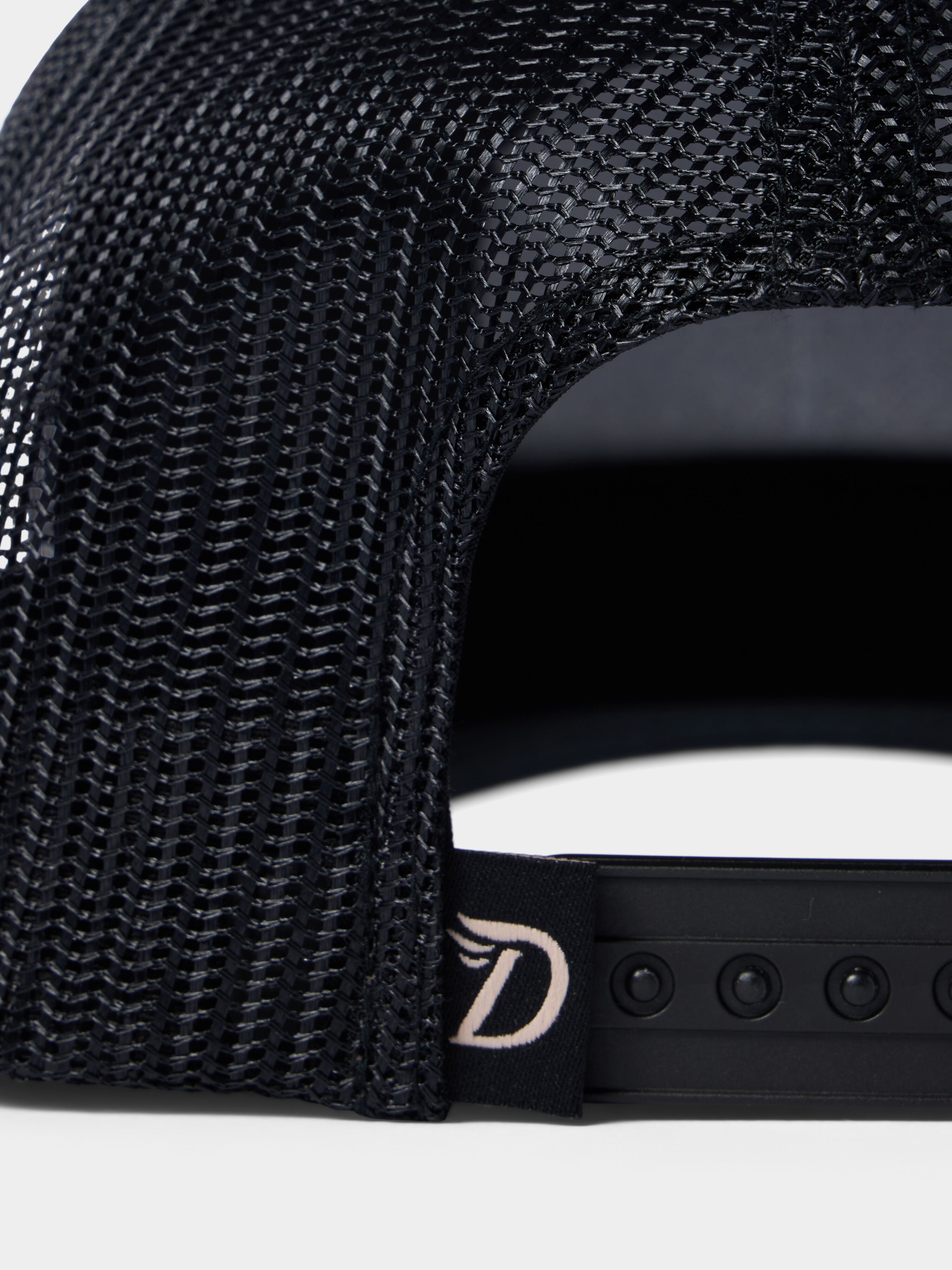 Buckle Badge Austin Trucker - Black