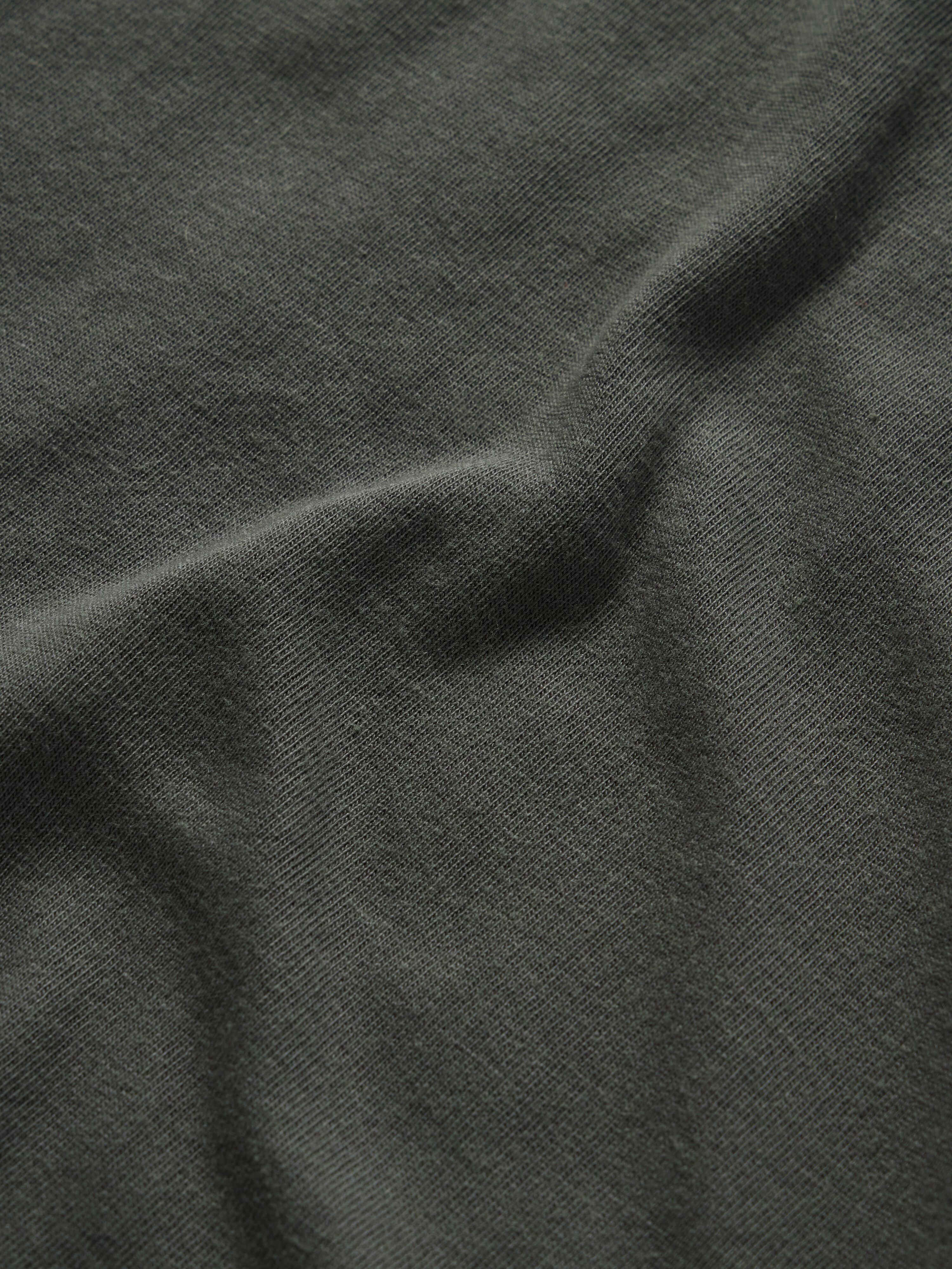 M's Essential drirelease® Hoodie - Raven