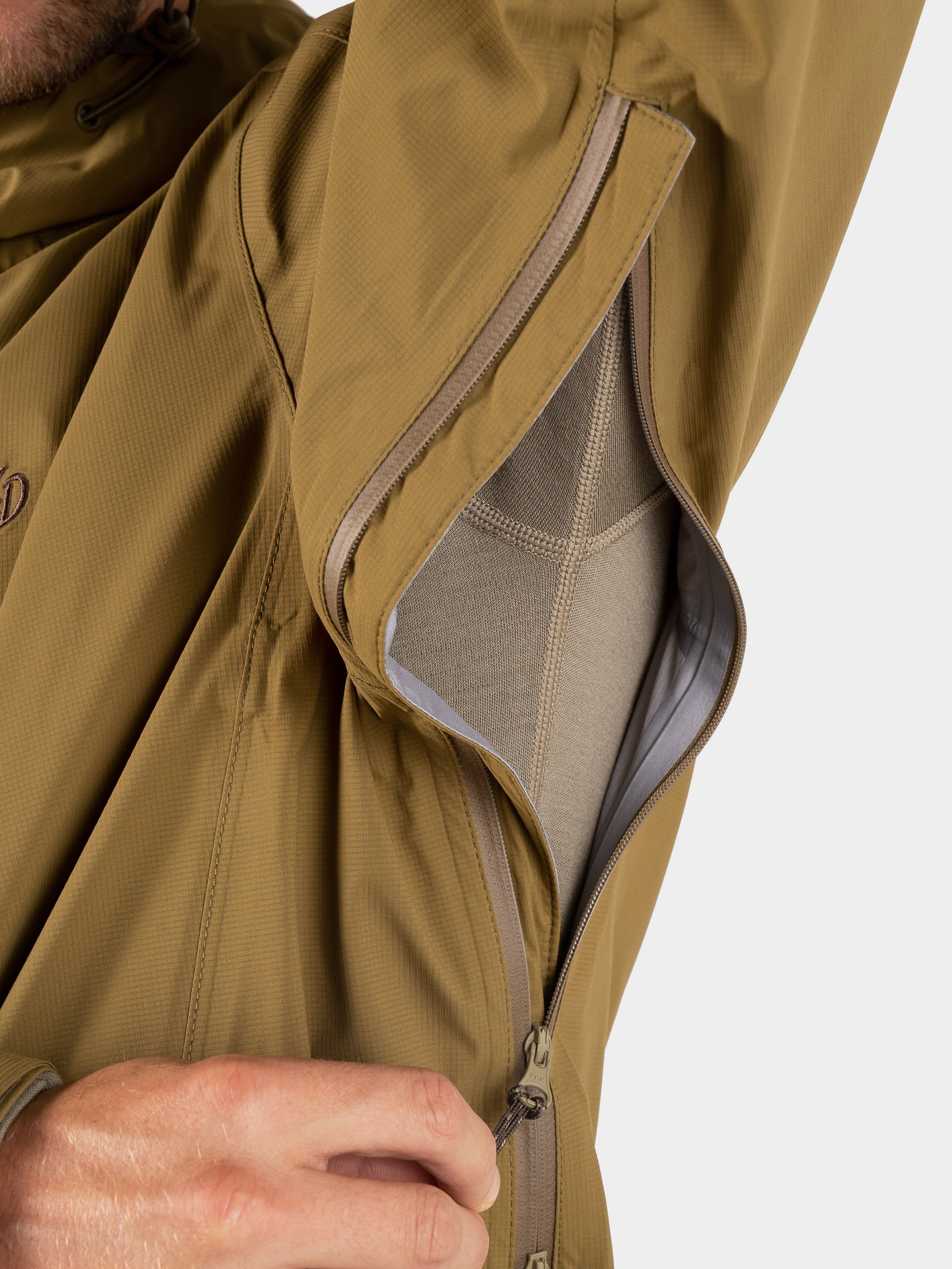 Ultralight rain jacket with pit clearance zips